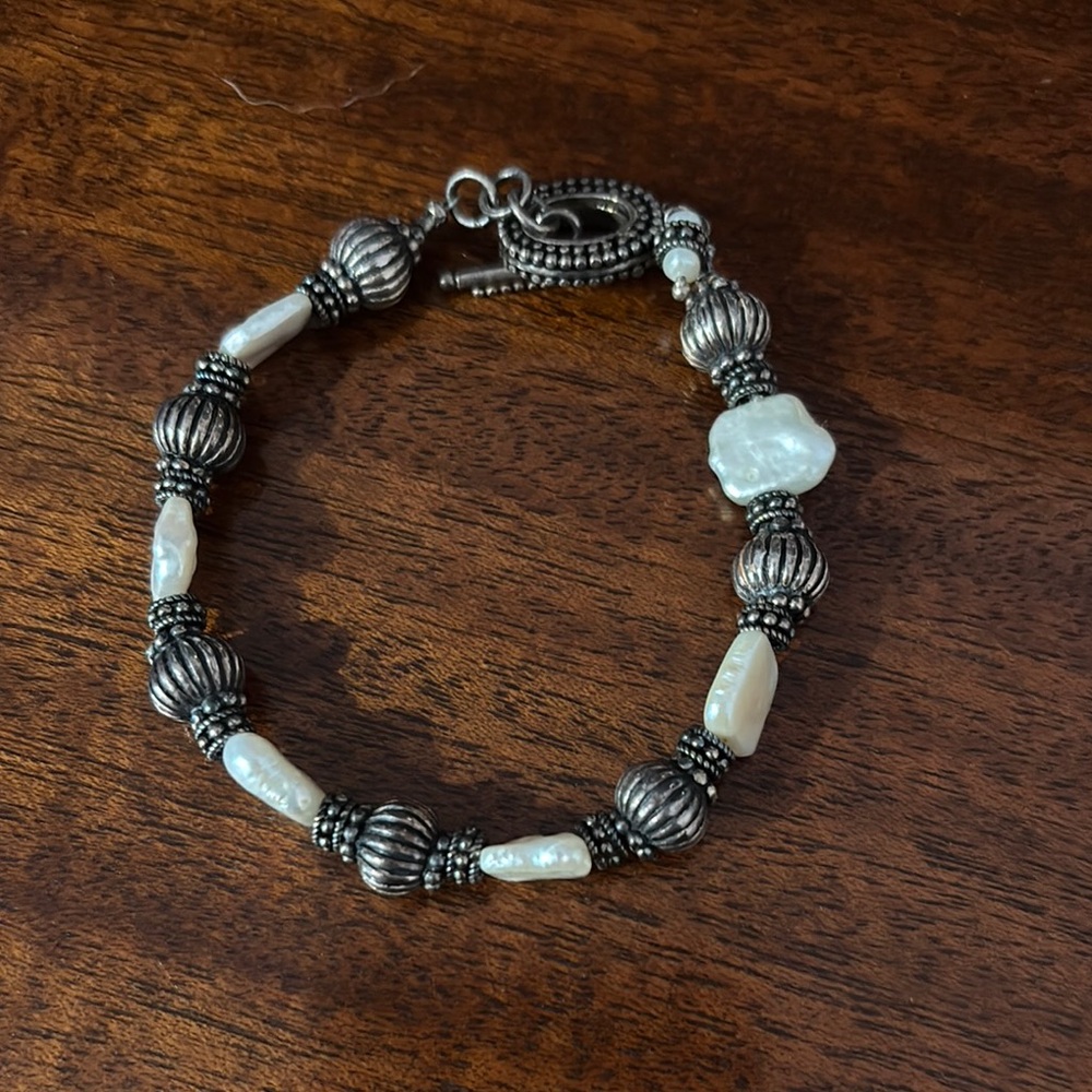 Elegant Silver and Pearl Bracelet